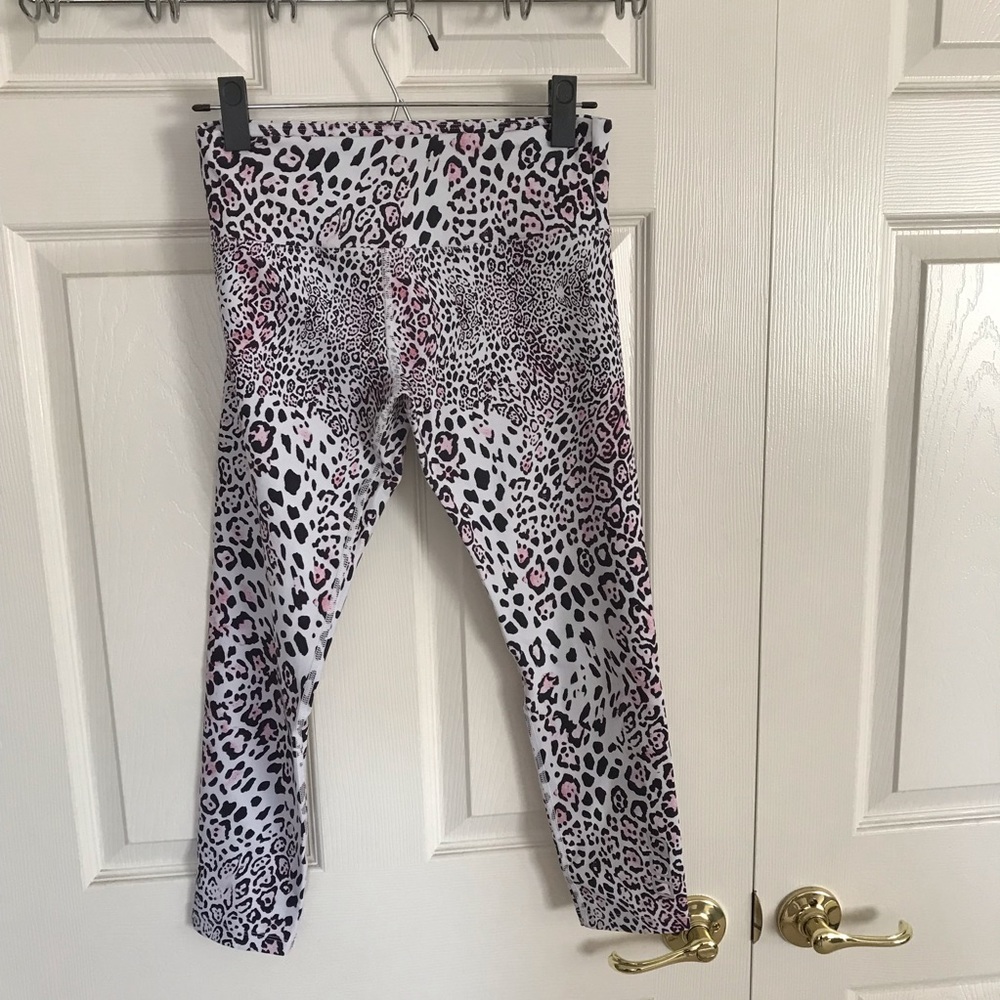 Lorna Jane cheetah crop pants